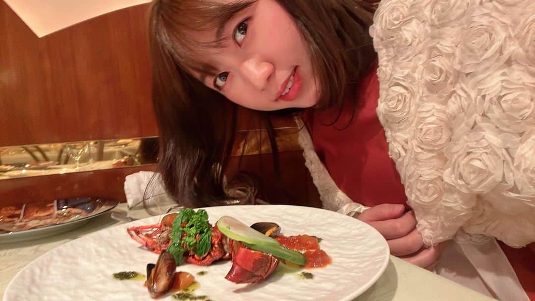 のインスタグラム：「今年から誰かと食べる以外全部自炊すっぞおおおっという鬼の精神でいたからか、久々に外食したらむちゃうまで涙止まらん😭(心のw)  しかしな、自分で作るようになったらめんどくさいから何食かまとめて作るようになってな。多くよそって鬼むしゃぺろりしまくったおかげで、体重が人生で4番目にふとっちょになってしまった。顔もまんまるたぬき😭  その成果もあってか、数日前女子旅した時にお腹マッサージを温泉でしてもらったんだけど、始める前に「妊娠してますか？」って聞かれてさwwwwwwwwっっっっwっwいやいやいやしてないわwwwwwwwwwwwwwwって森生やしながら、恐る恐る同じマッサージをしたもう一人のソウルメイトみなちゃんに聞いたら聞かれてないって😭😭😭😭😭😭😭😭😭嘘だろwwwwwwwwwwwwwwww まいった😭wwwwwwwwパンナコッタ😭😭wwwwwwww お腹もたぬってたか😭😭😭😭😭😭😭😭😭😭😭😭😭😭😭😭  ということで。そんなたぬったわたくしキャノンは「脱たぬ」出来るよう、量を抑え、運動量を増やすことを決意したのであった。   #たぬき」