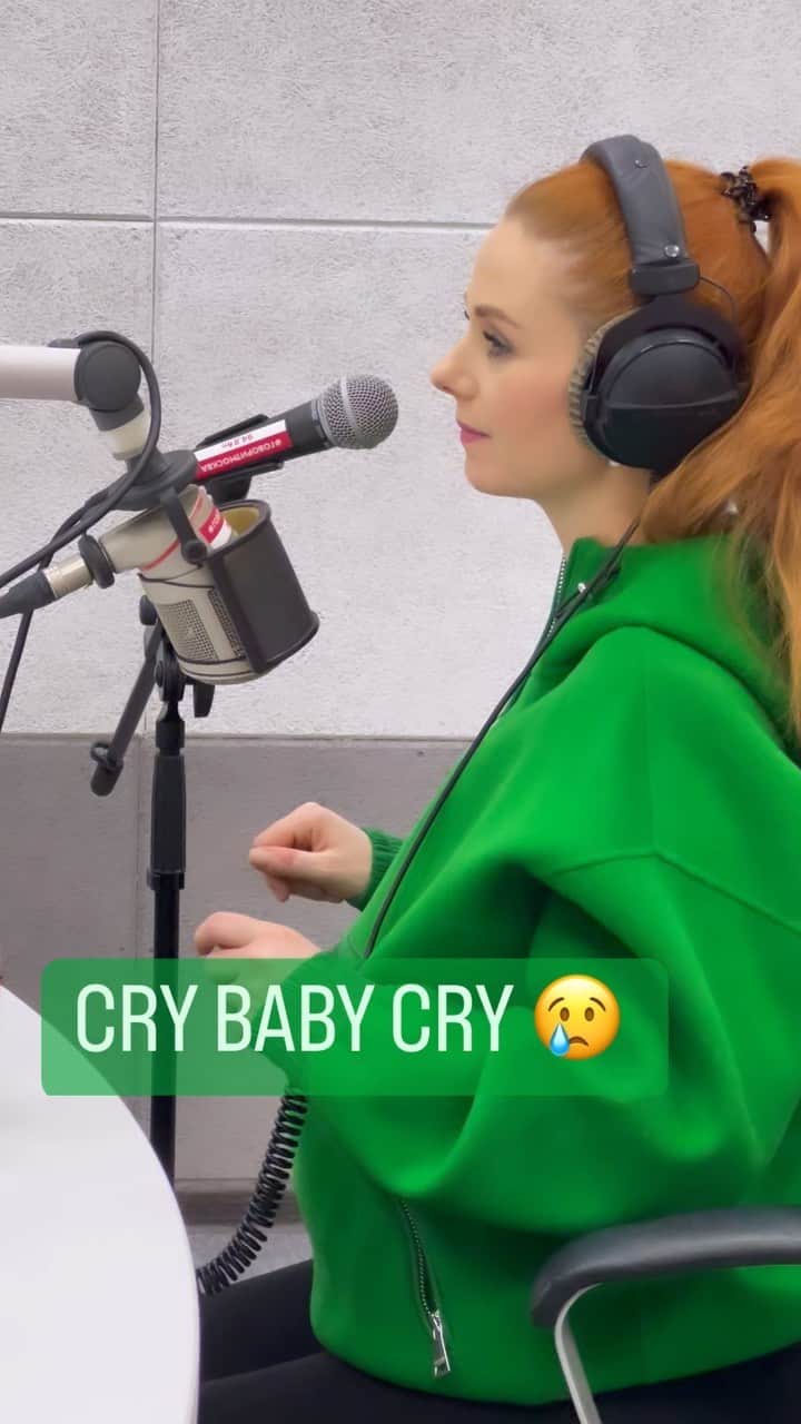 リェーナ・カーチナのインスタグラム：「Cry baby cry 😢 #говоритмосква」