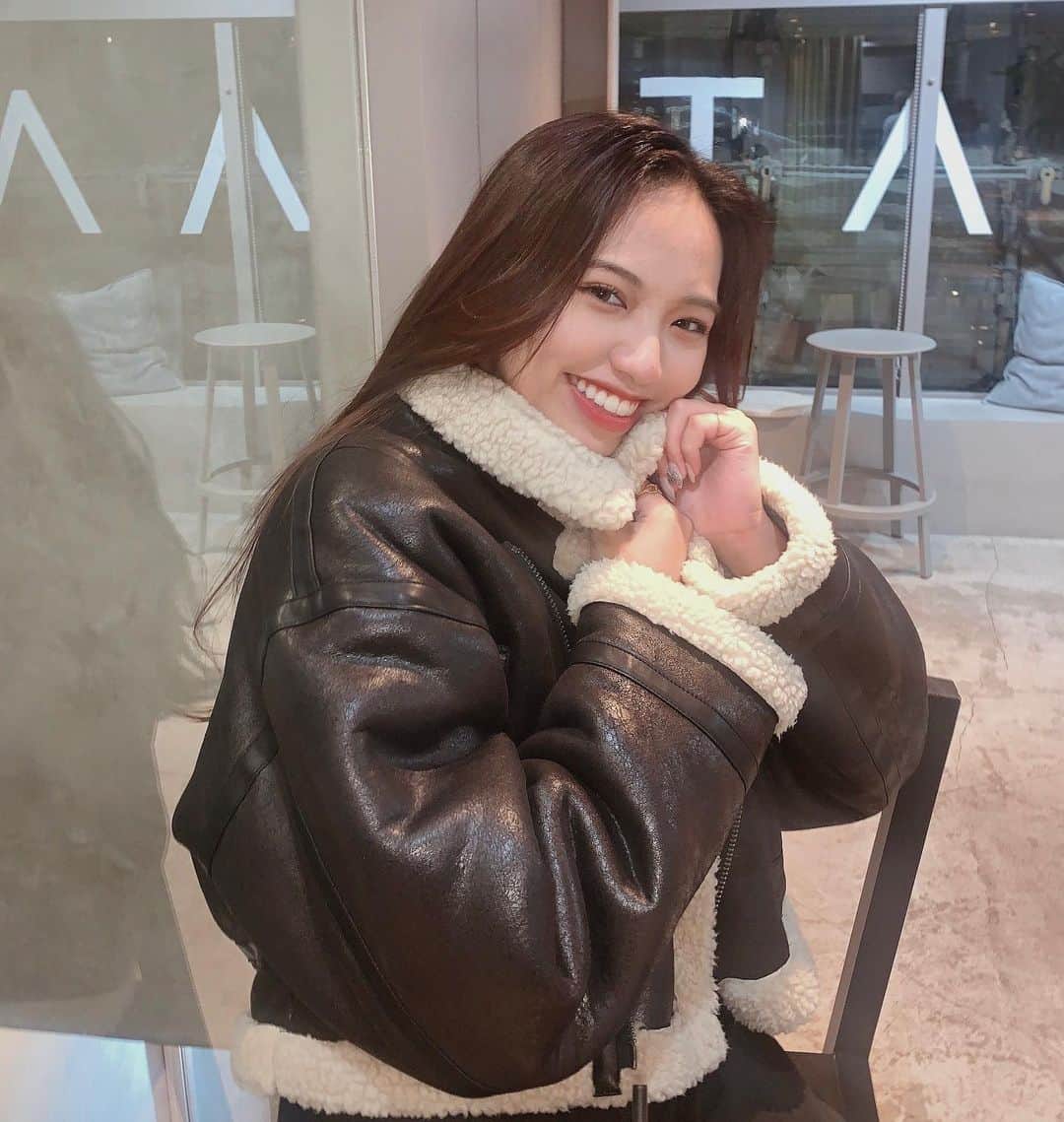 のインスタグラム：「最近盛れないので結構前の自由が丘散歩🪨  今月鳥に2回もフンされたの謎すぎて調べたら 432万分の1だったのすごくない！！🤗ゆるす鳥！」