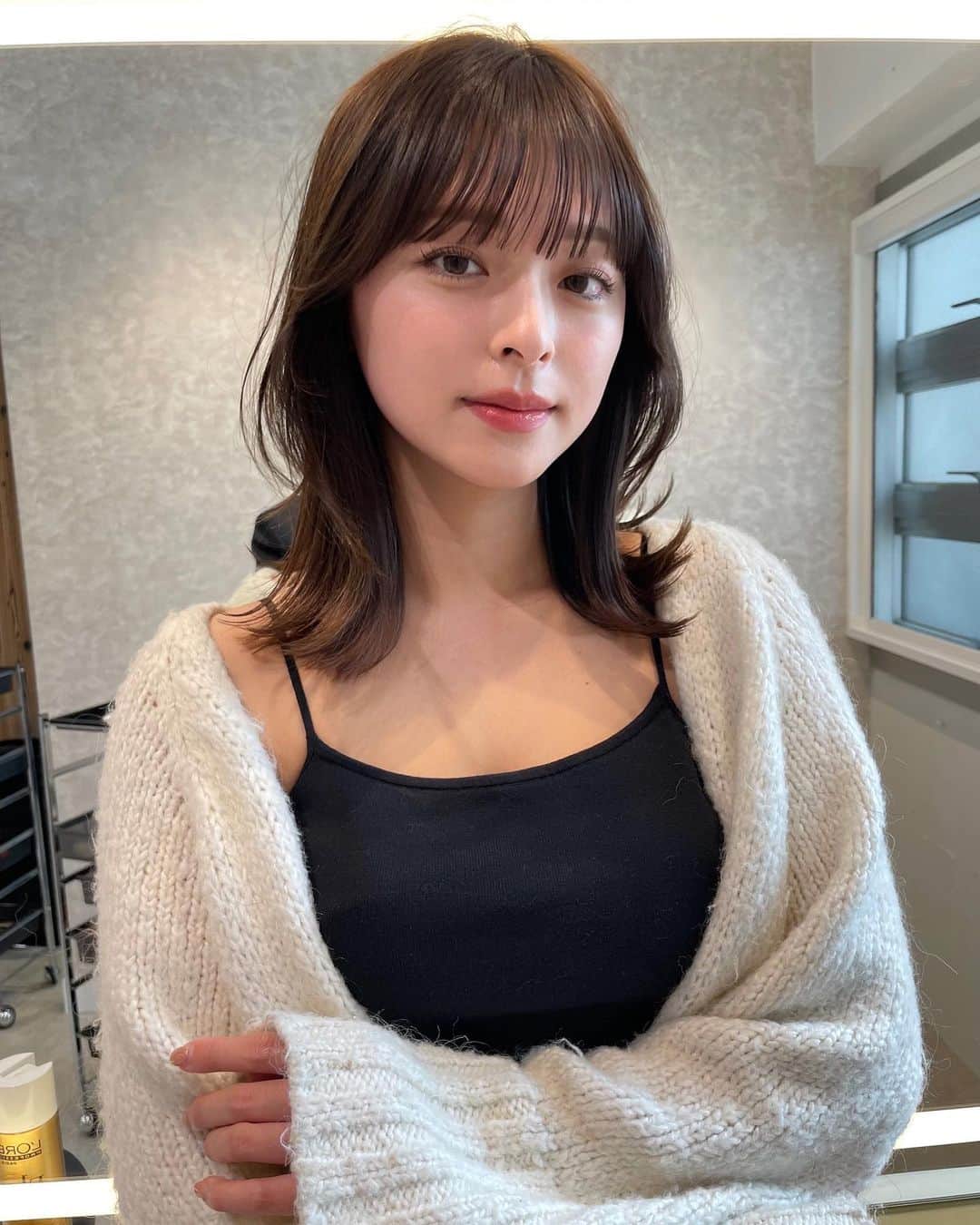 かおりのインスタグラム：「・ ・  🧶🤍  ある程度伸ばしたら ボブに切ろうか迷うな〜」
