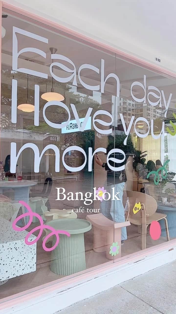 山木彩乃のインスタグラム：「🌷💛🤍 #bangkok #cafe」