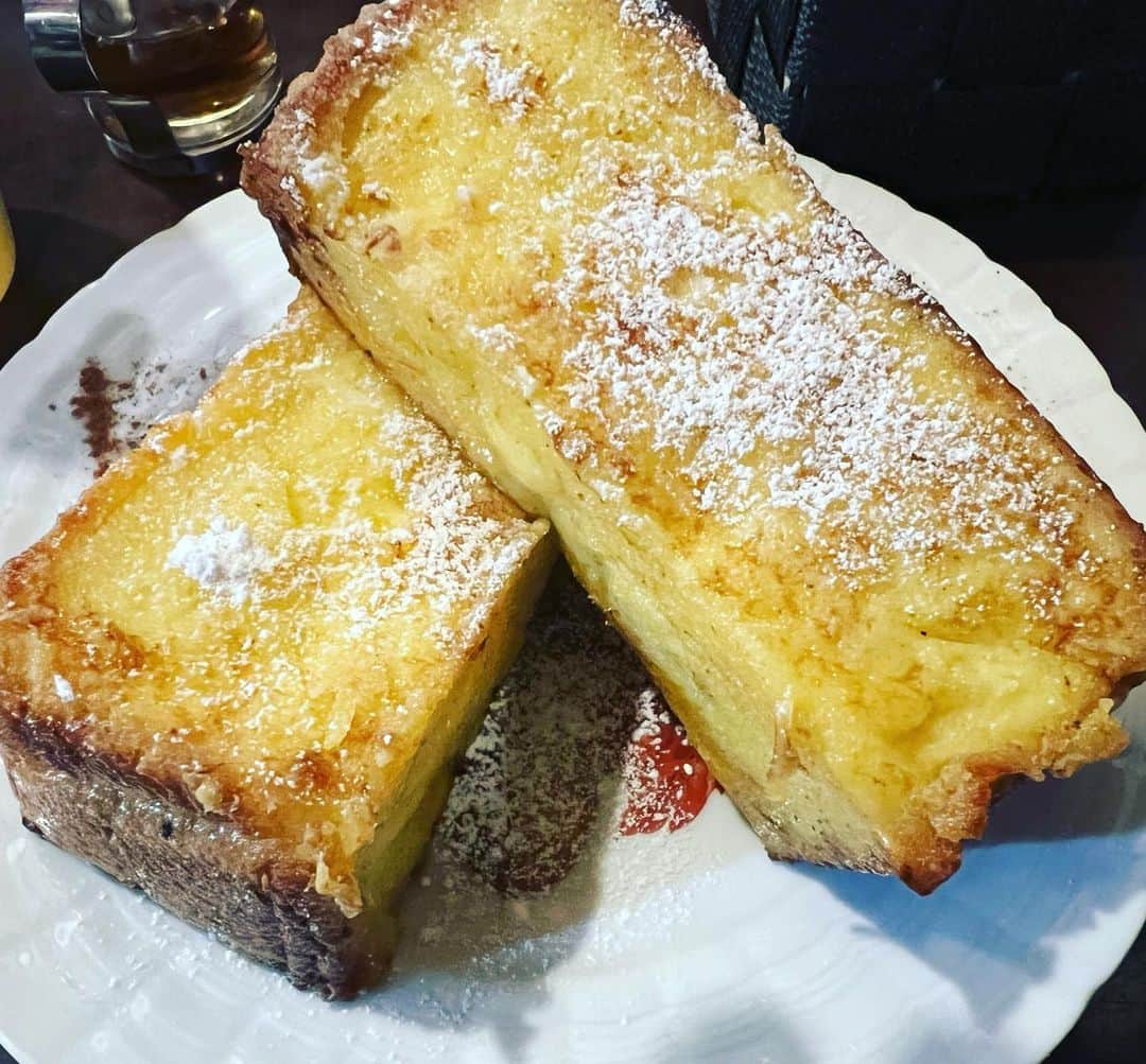 吉岡世起のインスタグラム：「In BODYで変な数値を叩き出したので腹いせにフレンチトースト🍞 ここのパンめちゃくちゃ美味しい😋  背中トレで新しい発見あったので今後は背中にも注目 #背中トレ #筋トレ #ボディメイク #workout #bodymake」