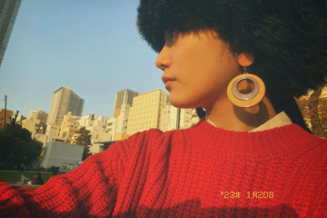 中心愛さんのインスタグラム写真 - (中心愛Instagram)「どうやら短髪願望があるらしい。  #ロング #眠気 #red #film」1月30日 21時50分 - corocoro0317