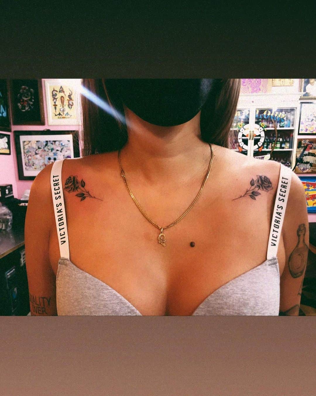 のインスタグラム：「Love planted a rose, and the world turned sweet 🌹　 Tatted By: @ue_the_parlour」