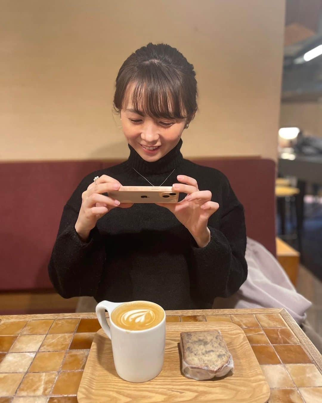 川口満里奈さんのインスタグラム写真 - (川口満里奈Instagram)「. . BS11で報道番組をやっていた時に メイクの時間が被っていて仲良くなった 小川りかこさんと☕️ 似てるところが多くて お姉ちゃんみたいと勝手に思ってます🫶 . . . #お茶 #cafe #女子会 #アナウンサー #姉妹」1月30日 22時13分 - mqrinqkqwqguchi