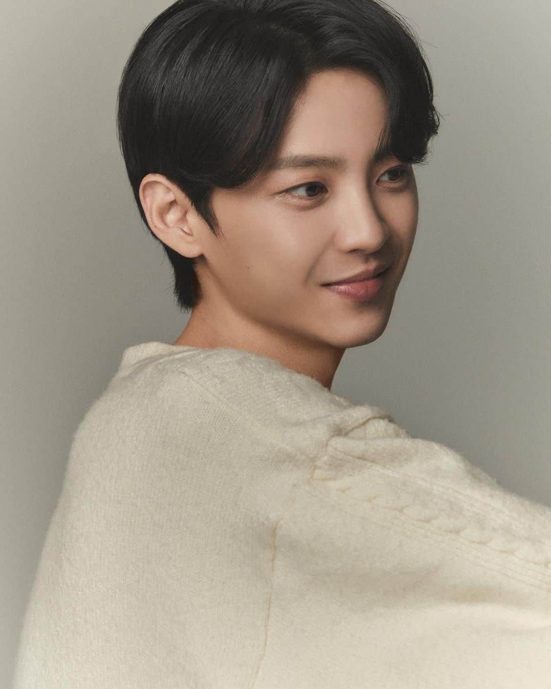 キム・テミンのインスタグラム：「오랜만이에요! 새해 복 많이 받으세요! 📷 @jojaeyoon__」