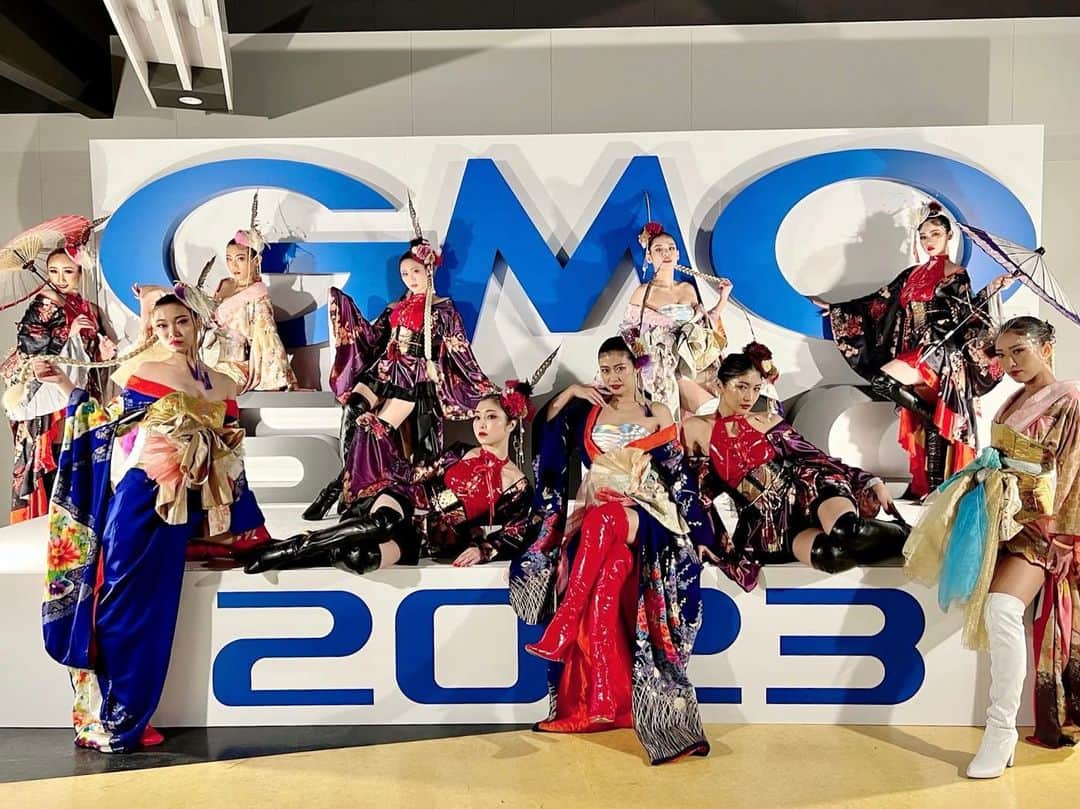 のインスタグラム：「. GMO SONIC 2023 💙 2日間ありがとうございました👘 ・ 日本発のフェスということで"和"がモチーフ🇯🇵 とにかくゲストが豪華すぎてこんな素敵なフェスに携わることができてとっても幸せでした😌🤍 ・ お写真いっぱいあるので暫くフェスの投稿続くと思いますがお付き合いください🥳 ・ ・ ・ #GMOSONIC #GMOSONIC2023」
