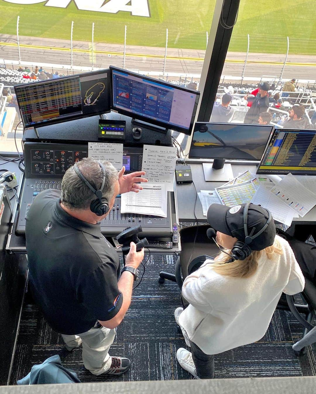 Pernilla Lindbergさんのインスタグラム写真 - (Pernilla LindbergInstagram)「What an amazing experience to see what’s involved in getting a car, team and drivers ready to race for 24 hours straight at the highest level. So impressive!  It was a real pleasure to meet the @gradientracing team and @sheenamonk_  @katherineracing. Both are avid golfers and the @lpga_tour hosted them at our opening event of the year in Orlando. I want to thank them both and congratulate them on a great performance yesterday. It was very eye opening to see what’s involved in the lead up to the biggest race of the year and get to witness it up close!」1月30日 23時17分 - pernillagolf