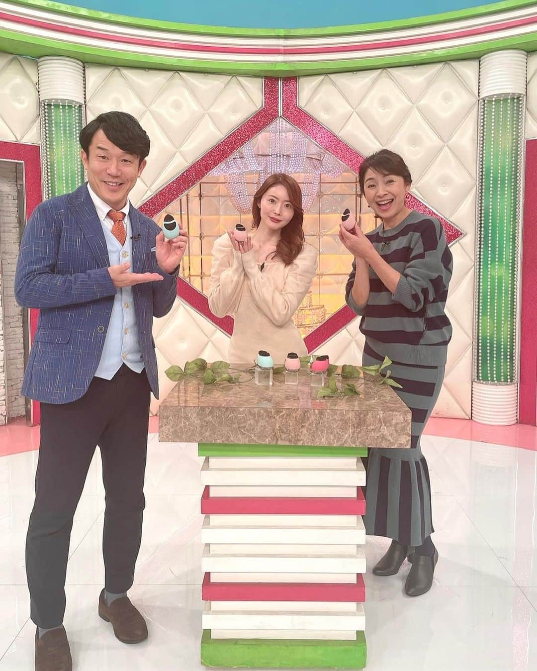 のインスタグラム：「連続テレビ告知、失礼いたします🙏 2日連続でテレビ出演です🙇🏻‍♀️✨  明日1/31、フジテレビで11時頃から放送予定の『いいものプレミアム』に出演します☺️  ファンデーション無しでも大丈夫な肌になりました🥹✨  2/2まで通常価格から¥2,750引きの特別価格¥13,750で購入でき、さらに送料無料になります❤️  エステ1回分の価格でずーっと使える(充電式！)の美顔器、買って損なしです🫡✨ 3年愛用している私が保証します🫡✨  @yaman.official  @dinos_jp  #yaman #ヤーマン #クレンズリフト #フジテレビ #fujitv #myse #dinos #skincare #スキンケア #毛穴ケア #美顔器 #いいものプレミアム #ノンストップ」
