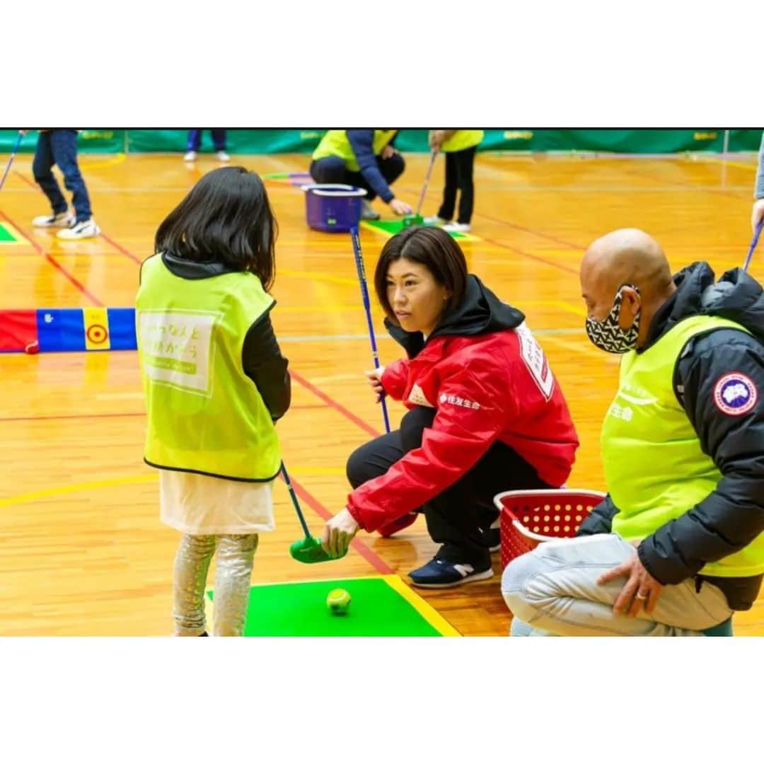 竹末裕美さんのインスタグラム写真 - (竹末裕美Instagram)「先日、大阪で行われました 『スミセイ・バイタリティ・アクション ～たいせつな人とカラダ動かそう～』 が開催されました。  横峯さくらプロと、横峯さくらゴルフアカデミーコーチとして参加させて頂きました。  スナッグゴルフを通して、親子でたくさん体を動かしていただきました⛳ ほとんどの家族がゴルフ未経験でしたが、とても楽しんで頂けたみたいで、これをきっかけにゴルフをして頂けたら嬉しいです✨ たいせつな人とカラダを動かすことはとても良いことですよね😊 皆さんも是非😊  @sakura_yokomine @yorikowatari  @ikeuchi_marimo  @verdy_golf   #スミセイ・バイタリティ・アクション#住友生命 #横峯さくらゴルフアカデミー#大阪#スナッグゴルフ#親子#体を動かす#親子との絆#小学生」1月31日 10時24分 - hiromitakesue