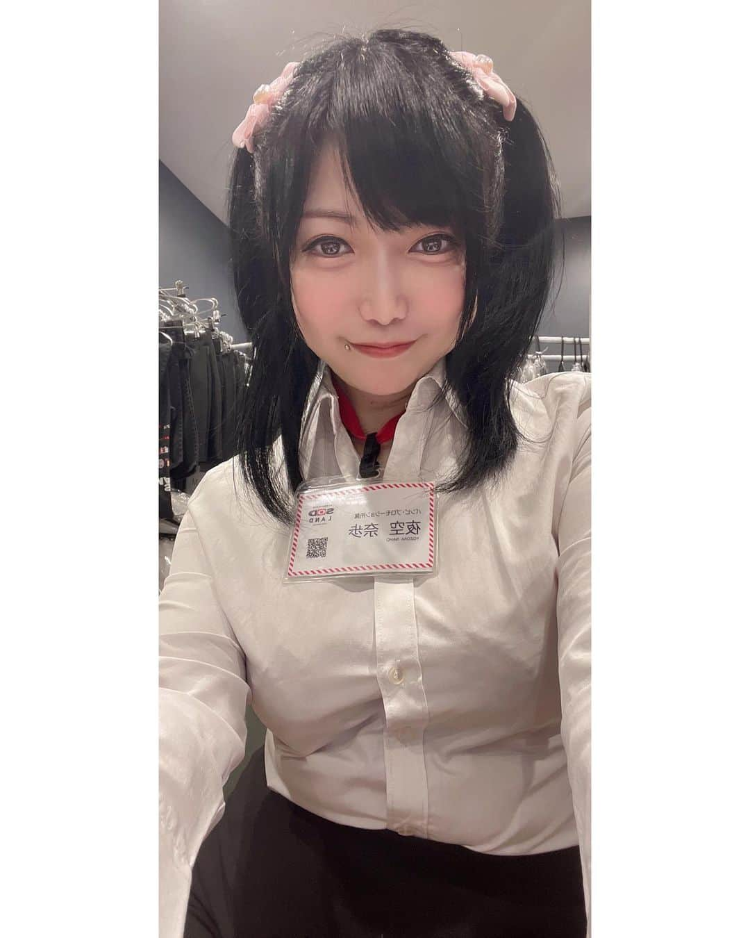 上野菜穂のインスタグラム：「いつぞやの女子社員酒場の時。 写真数は少ないけど過激めよ😏  #夜空奈歩#yozora_naho#なぽりん #av女優#セクシー女優 #sodland#女子社員酒場」