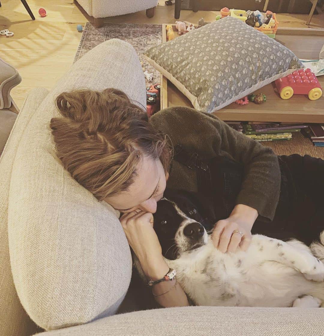 イヴォンヌ・ストラホフスキーのインスタグラム：「Found a friend ♥️」