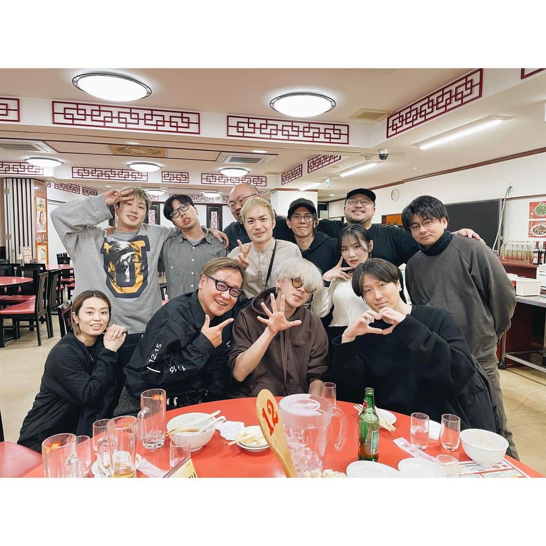 佐藤純一のインスタグラム：「2022年7月からの振替名古屋公演。 Cipher Live Tourのファイナル。1部2部ともに満員御礼。  物語は本当に不思議。  本来はこのタイミングではある筈のなかった公演で、声出し解禁、そしてゆーきくんのラストライブ。  物語が交わり分岐する歴史的瞬間に立ち会っていただき本当にありがとうございました。  そしてゆーきくんおつかれさま&ありがとう。  ここから先は、新しい冒険の始まり。  スタッフの皆さま、そして最後の公演を見に来てくれて林くん、ありがとうございました。  #fhána」