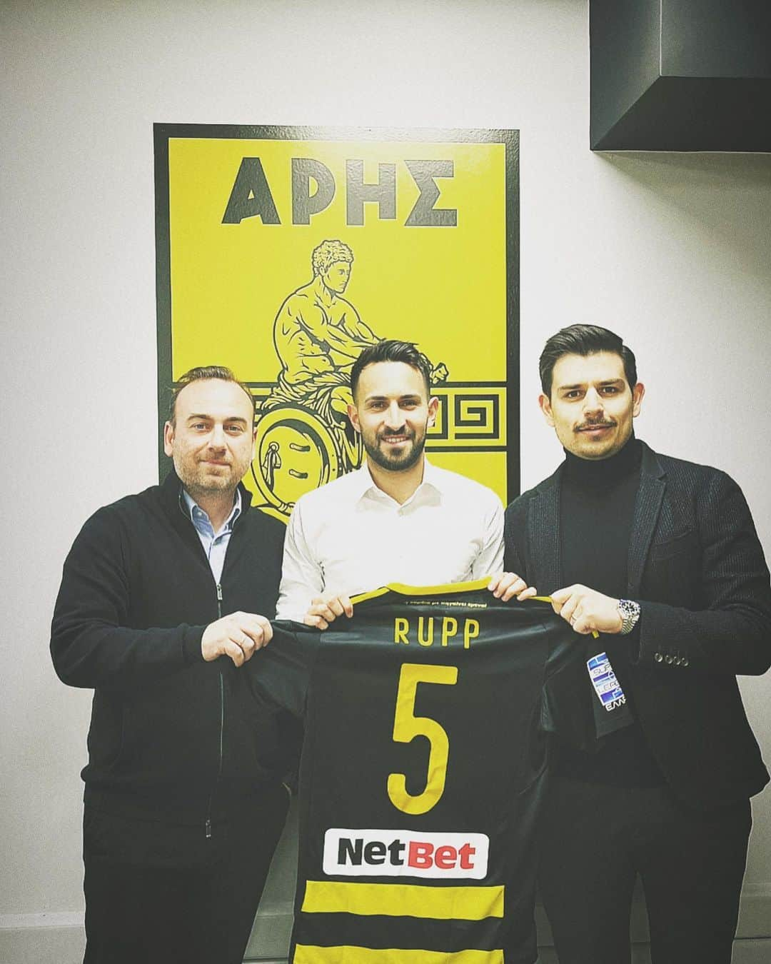 ルーカス・ルップさんのインスタグラム写真 - (ルーカス・ルップInstagram)「I m very happy to announce that I’ll join the Aris family and i can’t wait to experience the atmosphere at Kl. Vikelidis stadium  Vamos Aris 🟡⚫️」1月31日 2時45分 - ruppinho7