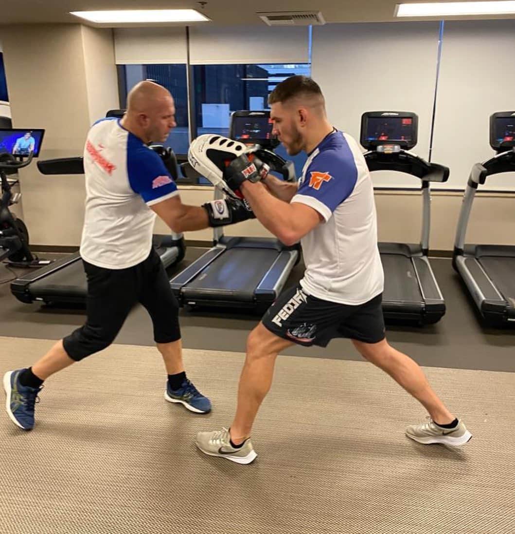 エメリヤーエンコ・ヒョードルのインスタグラム：「Тренировка перед боем на #bellator290」