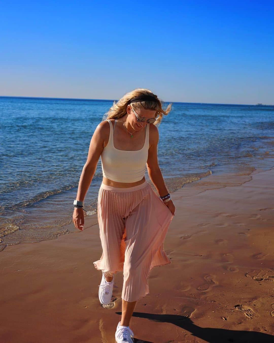 ビクトリア・アザレンカさんのインスタグラム写真 - (ビクトリア・アザレンカInstagram)「Keeping memories, leaving foot prints!   Postcard from 🇦🇺   #photography  #photooftheday  #beach」1月31日 4時37分 - vichka35