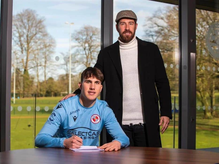 マリアーノ・イスコのインスタグラム：「Grazie per avermi dato fiducia e reso partecipe di questa tua nuova avventura @readingfc #casadei #championship #england  Good luck 🍀」