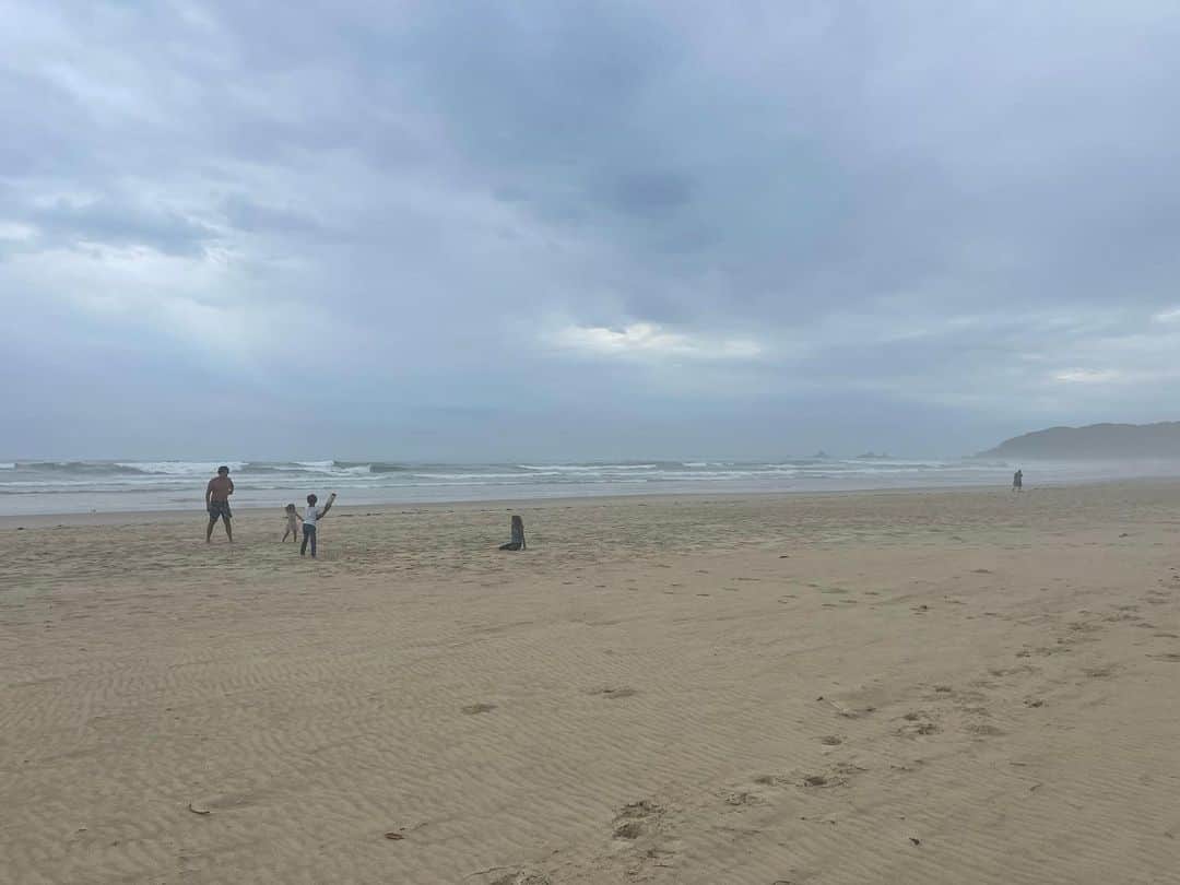 さんのインスタグラム写真 - (Instagram)「Cricket on the beach for Jett’s birthday 🥳」1月31日 7時07分 - gemma