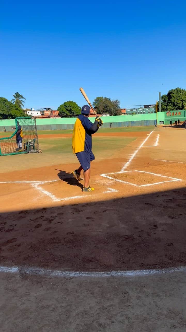 ウラディミール・バレンティンのインスタグラム：「#seriedelcaribe」
