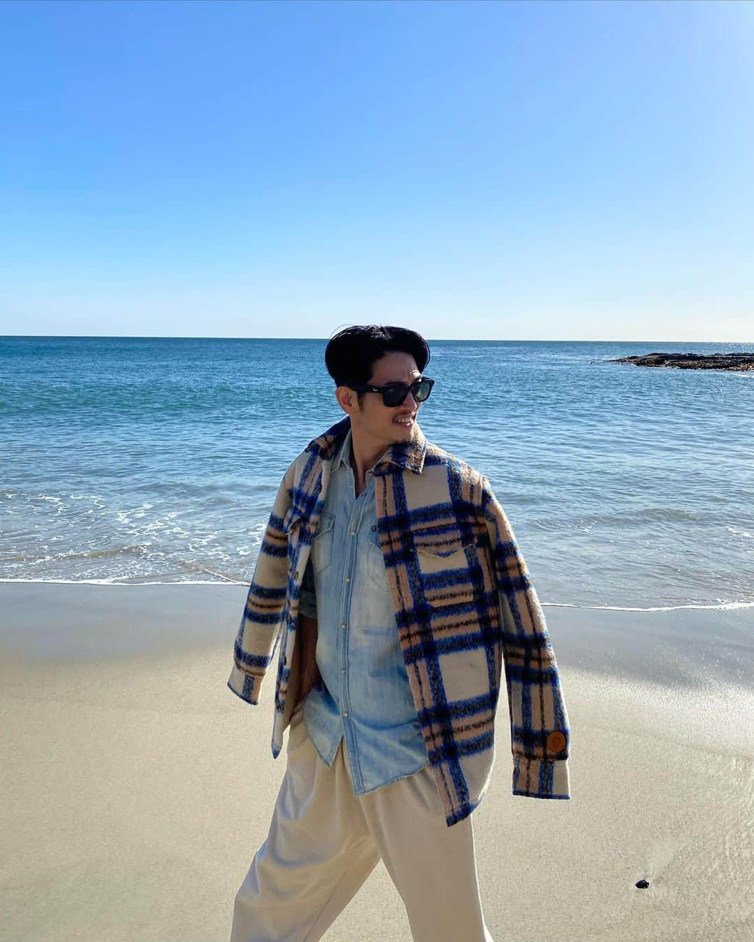 野久保直樹さんのインスタグラム写真 - (野久保直樹Instagram)「☆ It feels so good🤩 ☆ #Beach #rayban  #dsquared2  #kith #uniqlo」1月31日 8時27分 - naoki_nokubo