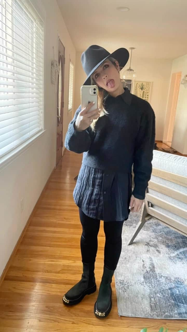 OLIVIAのインスタグラム：「This last month my fashion theme has been goth!! 🖤🖤🖤 I see that many folks of here on Livey insta are into the GOTH fashion too!! 👯‍♀️🖤👯‍♂️ This was Monday- Sunday #ootd of last week. Send me your goth photos!! I wanna see!! 🖤😍🖤😍🖤😍🖤 Also, my brother @jeffreylufkineliwalks released a new track!! Check it out y’all!! 🥳😉😘 It’s the song attached to this reel. Wow! Is this video cheesy? 🤣🤣🤣 Hope I’m not embarrassing my brother with it. 😬😬😬 皆んなのゴスの写真見せて❣️ ——————Amazing! Already getting incredible pics, thank you! Whooooo!! I gotta up my goth facial expressions!! 😅🤣😍」