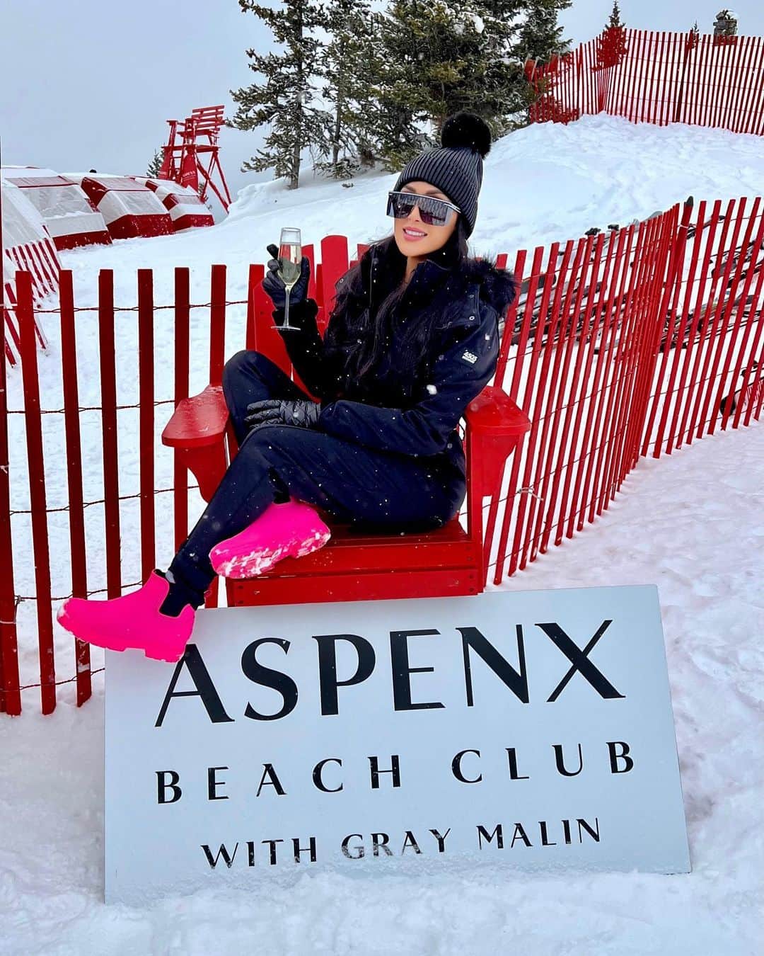 laurag_143さんのインスタグラム写真 - (laurag_143Instagram)「Weekend Recap ❄️ ❄️❄️  Crossing #Aspen off my bucket list 📝 Such a charming place 🧸 Loved the cozy vibes & getting to hang with great people ❤️」1月31日 8時52分 - laurag_143