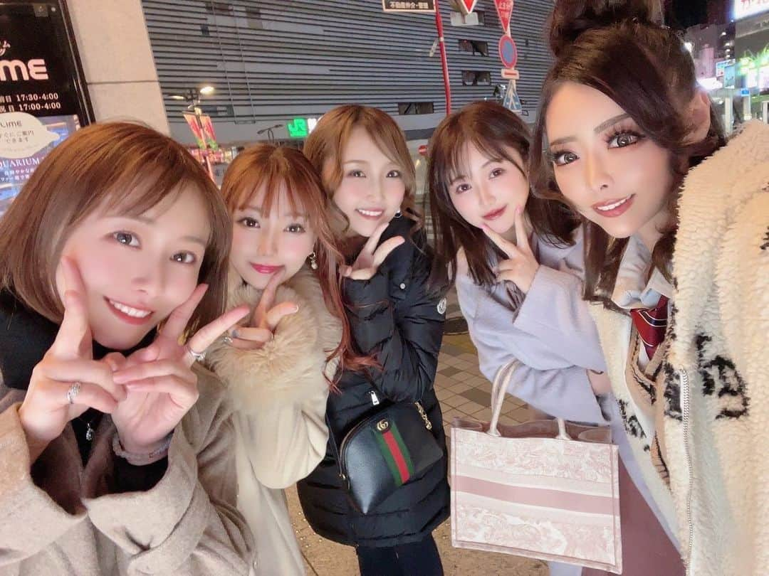 武田華恋さんのインスタグラム写真 - (武田華恋Instagram)「2023新年女子会🐰✨ そしてくるみんHappyBirthday🎂🎉 初めて行った新宿ライムさんとてもオシャレで🐠美味しかったです🥰 #happybirthday  #誕生日 #新年会  #生日快樂  #diormakeup  #chanelmakeup」1月31日 8時54分 - karen.takeda