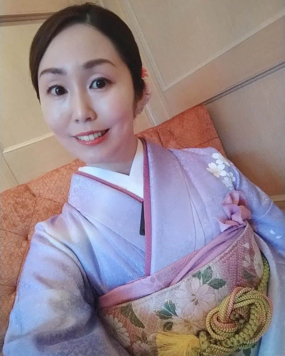 悠木あやねさんのインスタグラム写真 - (悠木あやねInstagram)「my favorite style👘💜🤍  #お気に入りの振袖 #アラフォーだけど振袖 #クラシックな着付け #振袖 #着物 #myfavoritestyle #classicstyle #kimono #kimonostyle #kimonofashion #悠木あやね #유우키아야네」1月31日 19時02分 - yukiayane0926
