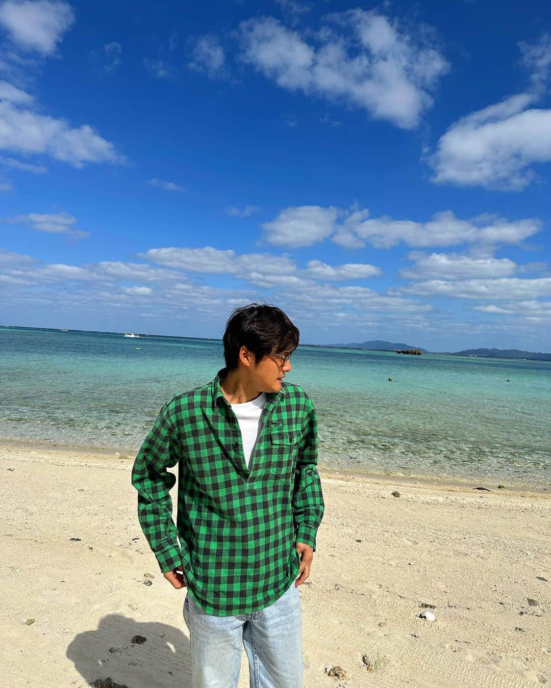 寺島速人のインスタグラム：「久しぶりに晴れたから海散歩してきた。 #石垣島」