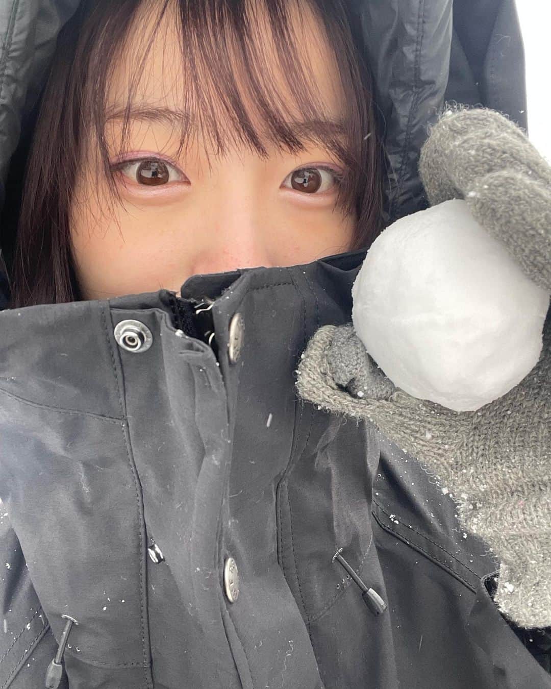 林佑香さんのインスタグラム写真 - (林佑香Instagram)「無事大学のテスト期間が終わりました〜！ 春休みに入ります🌸✨  まだまだ寒い日が続きますが、たくさん防寒して対策していきましょう💪🏻  #雪で遊んでみました #☃️」1月31日 19時31分 - yuka.hayashi_