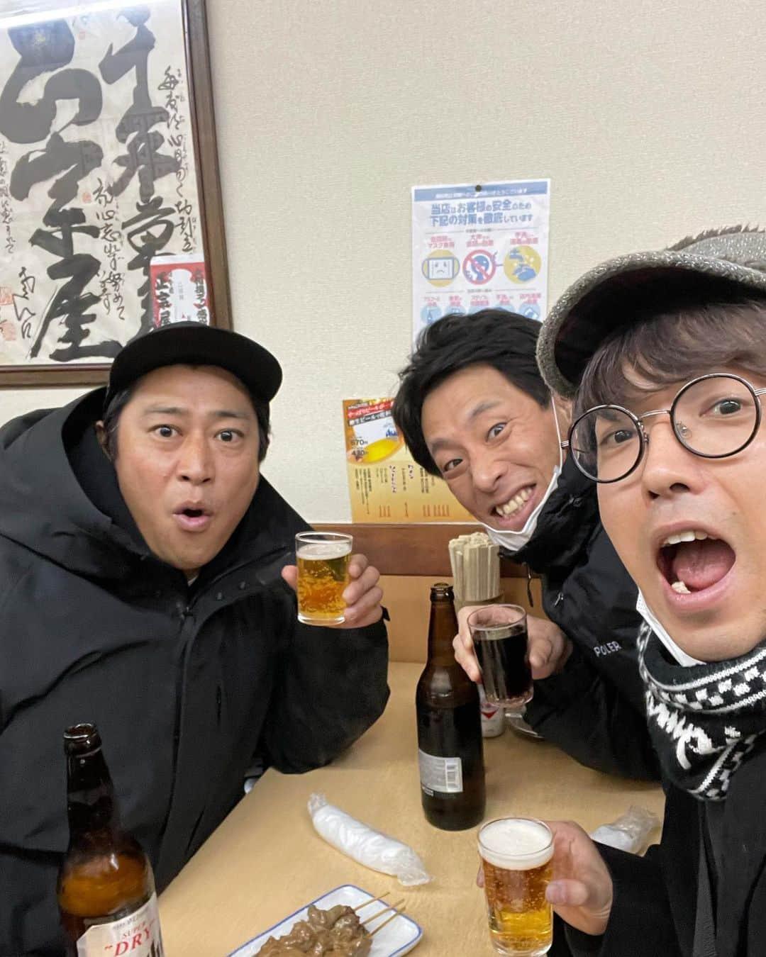 岡部のインスタグラム：「. 尾形軍団で大阪！！！  しゃー！！！  こおなりゃもお全国制覇じゃー！！！  テンション上がって尾形さん、グリーン車から自由席に移動して帰宅なう。  #尾形軍団 #パンサー尾形 #囲碁将棋根建 かたつむりピーチ #全国制覇」