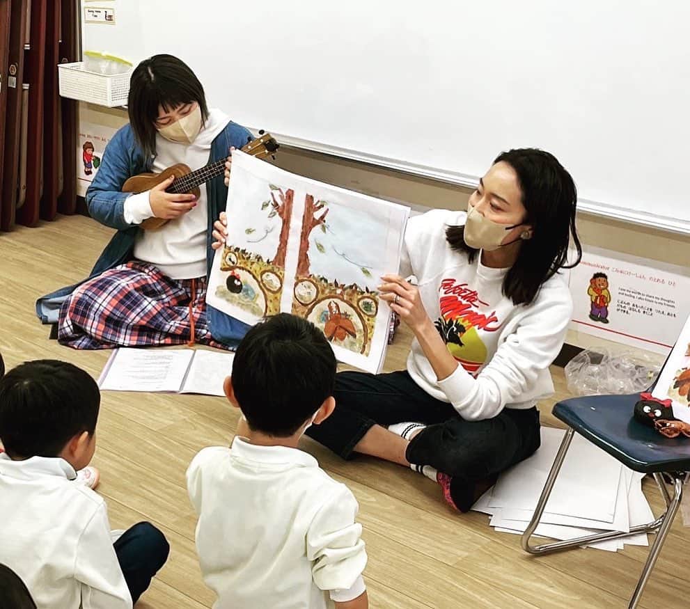 のインスタグラム：「『コロくるりんのふゆじたく』 ちぎり絵本のお披露目  チューリップは一度咲いた後、乾燥させて植えると再び花を咲かす。 オオクワガタはクワガタの中でも一番長生きして4度も越冬する。 球根と幼虫から花と成虫になり、命を繋いでいく物語の第3作。  子供たちのまっすぐな瞳が忘れられない！ 可愛かったなぁ！  #コロくるりんのふゆじたく #ちぎり絵本 #球根をプレゼント🌷 #1月31日はチューリップを贈る日」