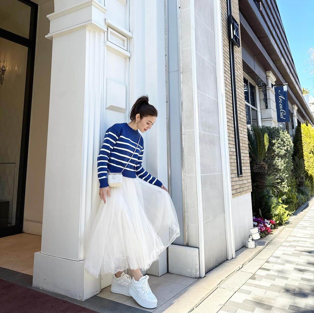のインスタグラム：「・ ・ 春夏は特にボーダーが着たくなる♡♡ ざっくり&ややショート丈。 個人的にとってもお気に入りの一枚！ 他の2色もすごく可愛くてオススメ✔︎  @lialapg   #coordinate #outfit #ootd #look #style #fashion #wardrobe #instagood #instafashion #コーディネート #ファッション #ママコーデ #ママコーディネート #ママファッション」