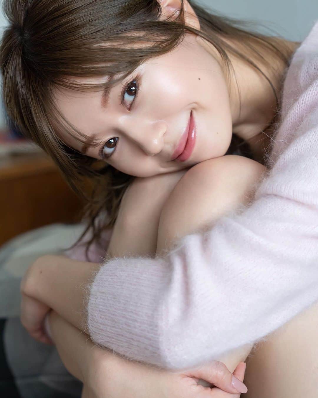 石崎日梨のインスタグラム：「⁡ お気に入りアザーカット☁️ ⁡ 誌面には私のQUOカードなどのプレゼント情報も！ デジタル写真集同時発売しています！よろしくね^ ^ ⁡ 日刊スポーツ さん・サンケイスポーツさん TABLOさん・ENCOUNTさんにも 載せていただいているので是非ご覧ください！ ⁡ #スピリッツ」