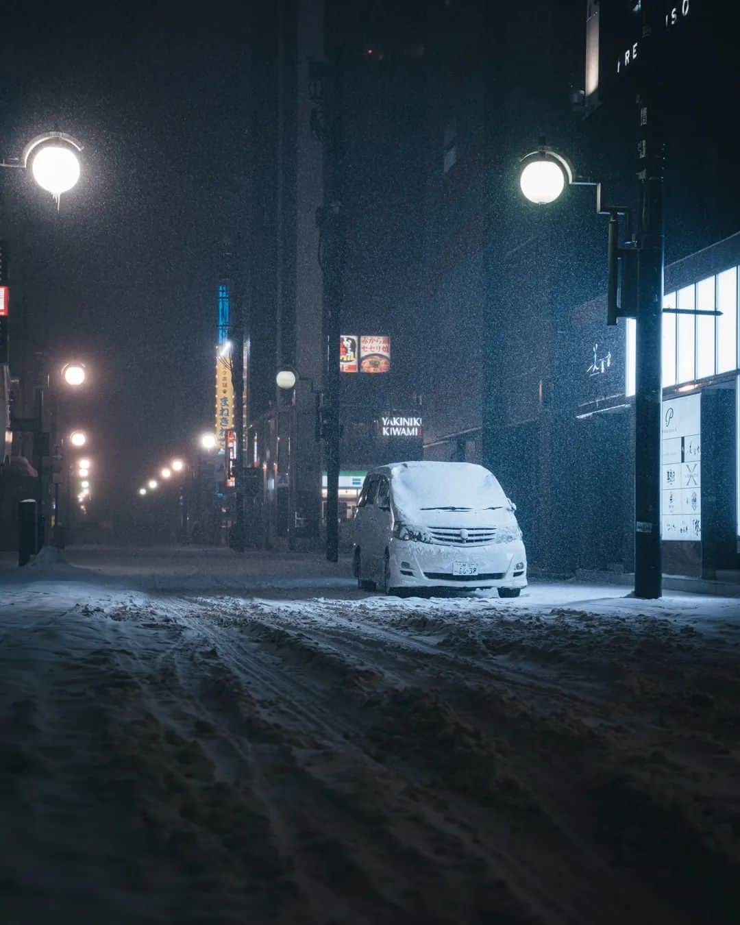 deepskyさんのインスタグラム写真 - (deepskyInstagram)「Northan Impact . I visited Sapporo last week. I've always wanted to capture the snow life out there. Shooting at midnight during snow storm freezed me but worth it.  . . #sapporo #Hokkaido #札幌 #北海道 #すすきの  . . #nightphotography #streetphotography #streets_vison #撮影 #visitjapanjp #japan_city_blues #beautifuldestinations #japan」1月31日 20時01分 - _deepsky