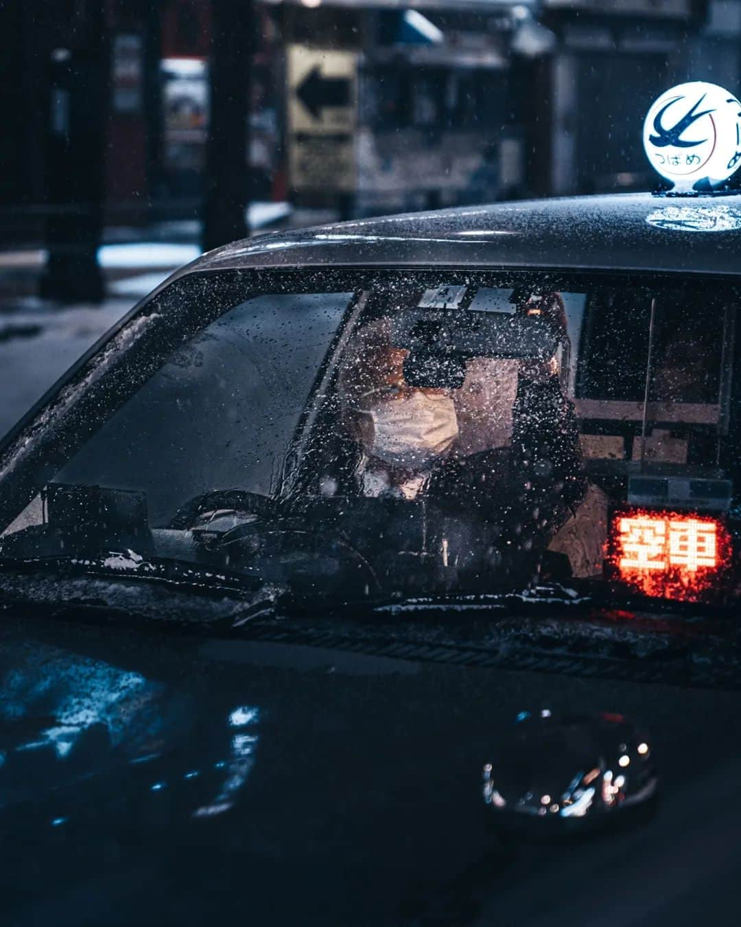 deepskyさんのインスタグラム写真 - (deepskyInstagram)「Northan Impact . I visited Sapporo last week. I've always wanted to capture the snow life out there. Shooting at midnight during snow storm freezed me but worth it.  . . #sapporo #Hokkaido #札幌 #北海道 #すすきの  . . #nightphotography #streetphotography #streets_vison #撮影 #visitjapanjp #japan_city_blues #beautifuldestinations #japan」1月31日 20時01分 - _deepsky