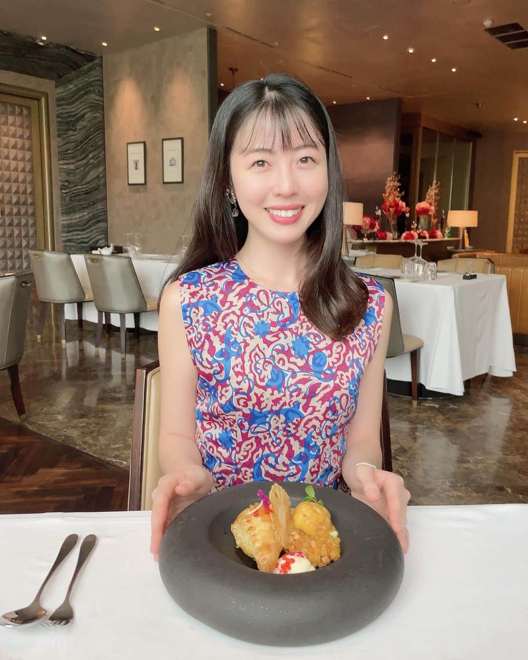 のインスタグラム：「Saya makan siang di AMUZ pada hari ulang tahunku🥳  #lunch #lunchtime #makansiang #ulangtahun #ulangtahunku #🎂 #amuz #jakarta #indonesia #restoran #restoranjakarta」
