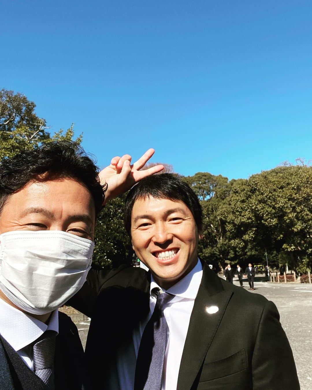 亀井善行さんのインスタグラム写真 - (亀井善行Instagram)「長さんおかえり😆 また一緒にがんばろう💪 立場は変わっちゃったけど。。 #長野久義 #宮崎神宮 #宮崎キャンプ」1月31日 11時46分 - kame__79