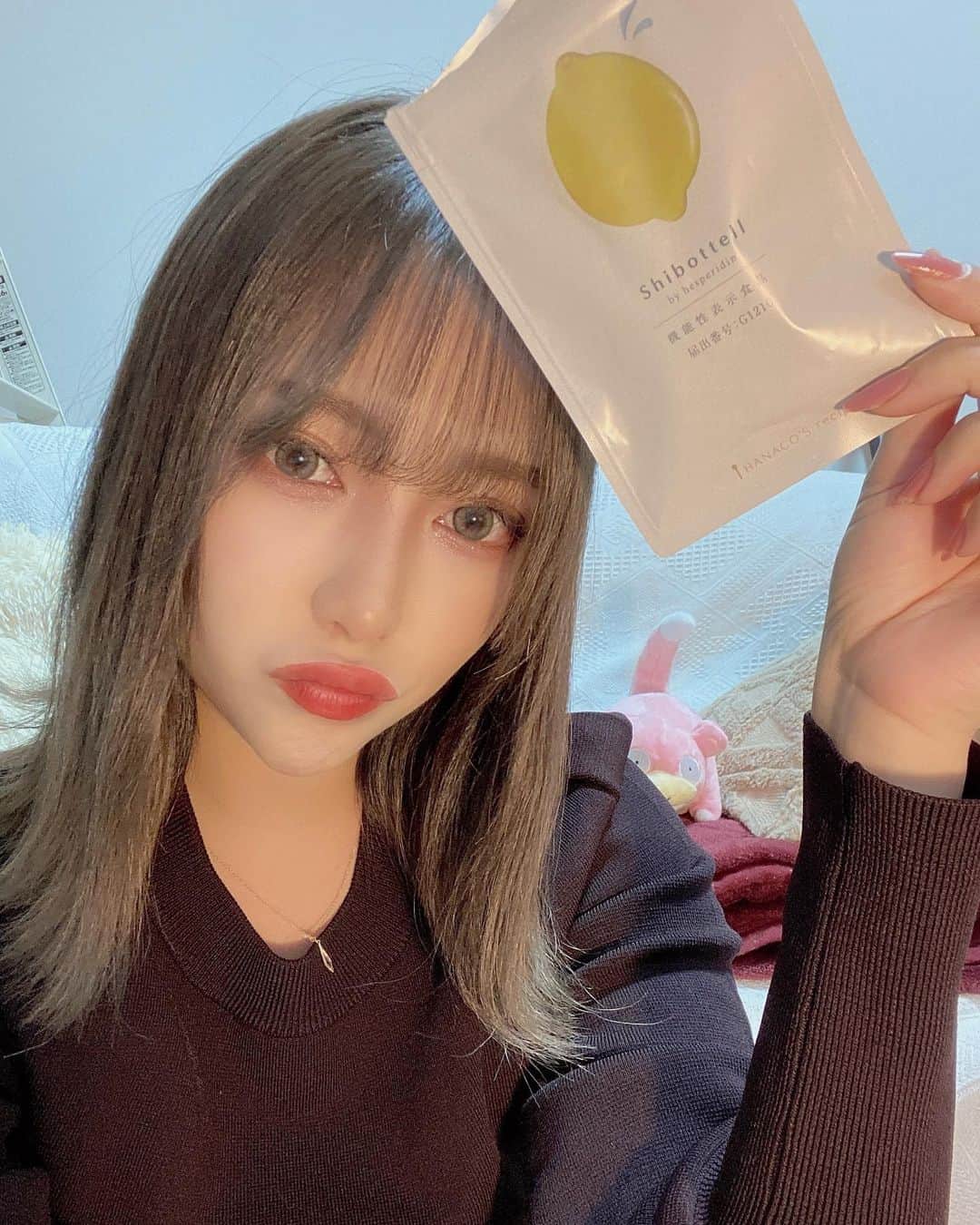 のインスタグラム：「顔のむくみ感が気になる方へ 『SHIBOTTELL』( @bijin_tsuhan )  飲んだ翌朝のむくみ感はえぐいです。 わたしは塩分もお酒も大好きなので 顔2倍くらい増える勢いです、、、笑泣 これ飲むとだいぶ軽減されて助かります🙏🏻  脚とか顔とか太った〜と思っても ただ浮腫んでるだけ‼︎ってことも多々ありますからね💜😏 まだまだ試していこうと思います！  ーーーーーーーーーー SHIBOTTELLは顔のむくみ感や脚（ふくらはぎ）のむくみを軽減するレモン由来モノグルコシルヘスペリジンを配合。その他、ヒハツや月桃葉抽出物などスッキリをサポートする成分を配合しています。 ーーーーーーーーーー  #シボッテル#美人通販 #pr #ダイエット #むくみ解消 #むくみ改善 #むくみ改善 #浮腫み #浮腫み解消 #ダイエットアカウント #diet #japanesegirl #selfie #selflove #girls #igers #igdaily #igersjp #dailylook #love #followme #instagood #instadaily #❤️」