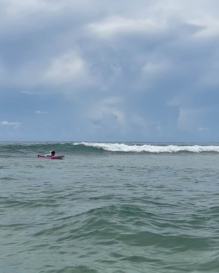 トニー・アゼベドのインスタグラム：「Family surf day with some amazing people in one of the most beautiful spots in the world! Thanks you Fiji! @cheslatter @mattf0064」