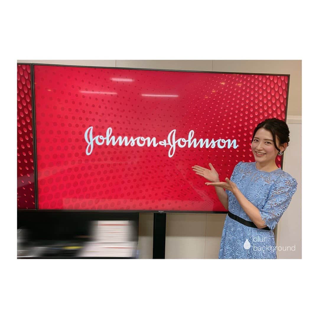 小熊美香さんのインスタグラム写真 - (小熊美香Instagram)「🎤✨ ジョンソン・エンド・ジョンソン　ビジョンケア　 キックオフミーティングの司会を務めました☺️  オンラインでの式典、 イベントを行う企業が増えている中、 年々そのクオリティーの高さが上がっていることに 驚かされます😳🌟  グリーンバック(合成の為の緑の背景)での仕事が増え　　　直接触れ合えない寂しさもありますが、 様々なスタンプを押す事で 画面の向こう側の皆さんのリアクションが リアルに伝わってきたり… クイズコーナーを設けたり、 生中継のように繋いでコメントをもらったり、、  会場に人を集める式典とはまた違った楽しみがあり、 回線が途切れないか、音声は繋がるか？！など 生放送のようなドキドキ感もあります🫣  今回も沢山の刺激とパワーをもらいました🙌 ありがとうございました✨  #ジョンソンエンドジョンソン #温かい社員の皆様 #素晴らしいチームワーク #ありがとうございました！」1月31日 14時42分 - ogumamika