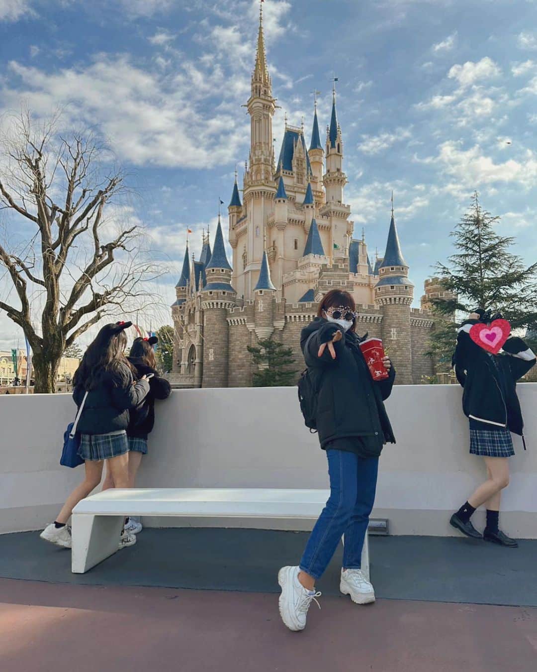 村上佳菜子のインスタグラム：「🌻🌻🌻 先日ディズニーに行ってきたんだけど JK達が可愛くてなりたくてやってみた✌🏻 . . . #ディズニーランド #JK #ポップコーン 好きすぎて #ポップコーン 食べにきてるw #シンデラ城」