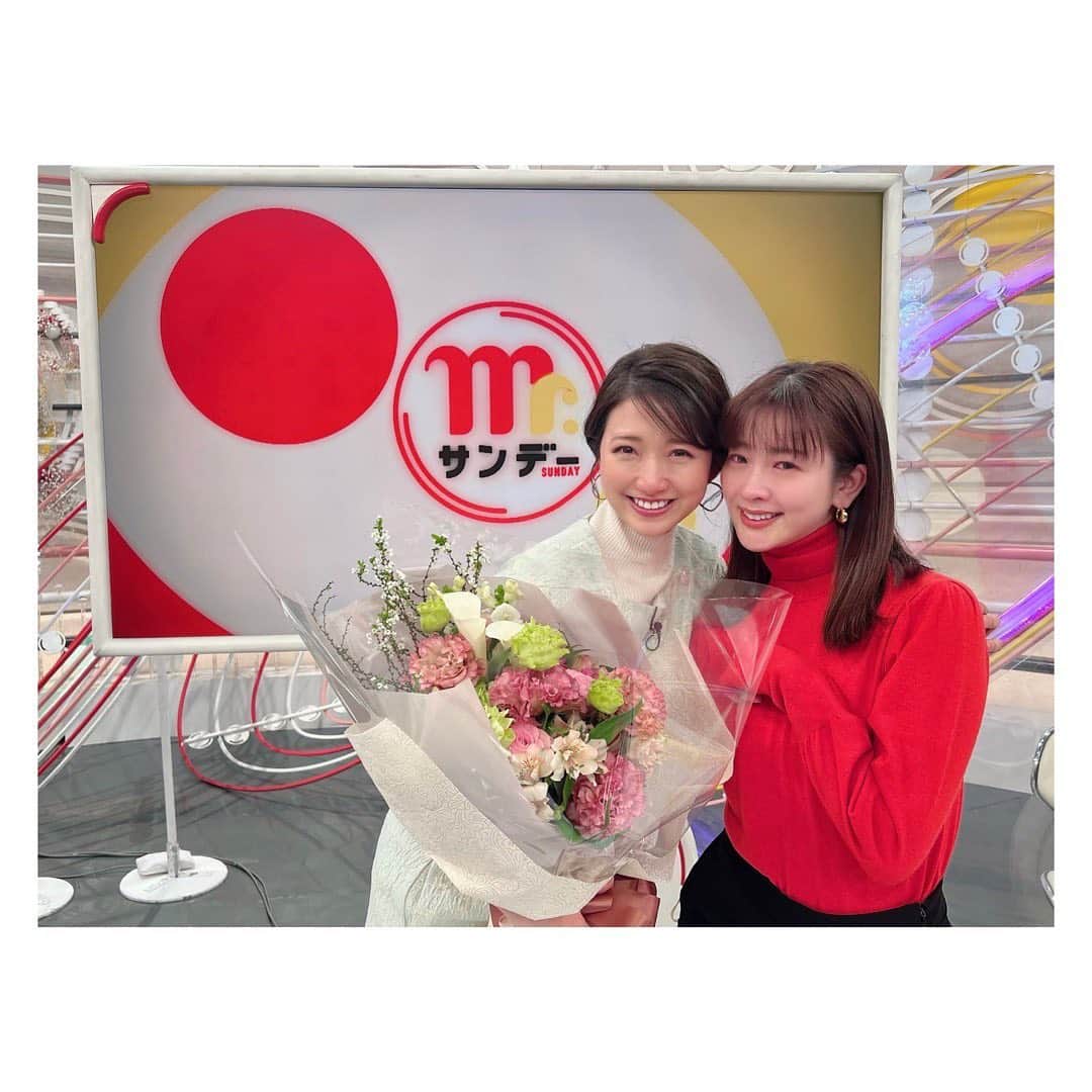 三田友梨佳のインスタグラム：「✳︎ Mr.サンデー最後の出演となった一昨日。 放送を終えると、三上アナがスタジオに駆けつけてくれていました。 めざましテレビを担当していた時は、三上がエンタメ、私はスポーツ担当。 その頃からずっと仲良くしている可愛い後輩、三上♡ 嬉しい時は一緒に喜んでくれて、悲しい時は一緒に泣いてくれる、心の優しい大好きな後輩です。 この日は日曜日の深夜、しかも翌朝はノンストップ！出演で朝も早いのに来てくれて涙腺崩壊でした…😢 #放送終了後 #三上真奈アナ」