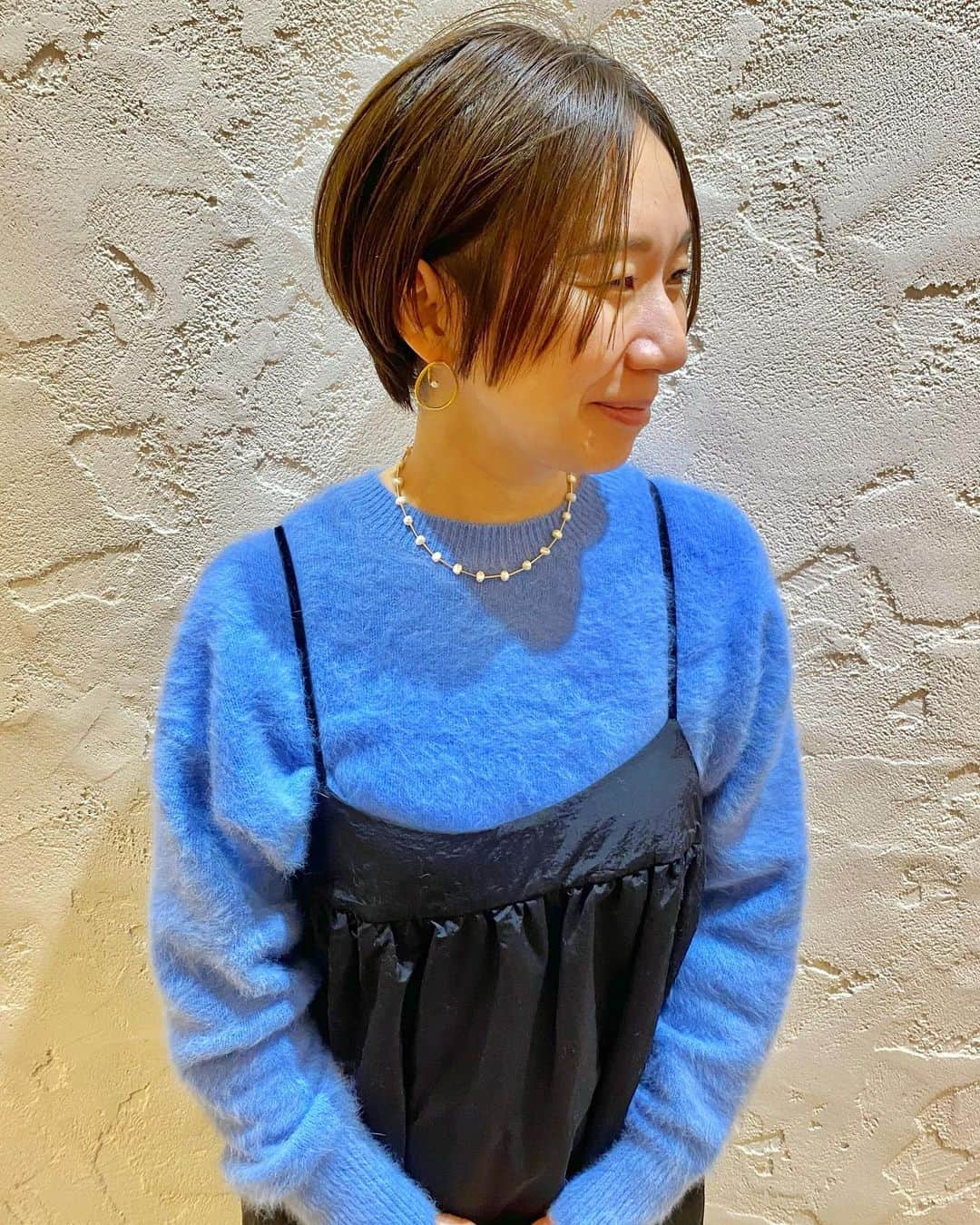 金子真由美のインスタグラム：「* short hair * ライン感残してハンサムショートに * #ハンサムショート」