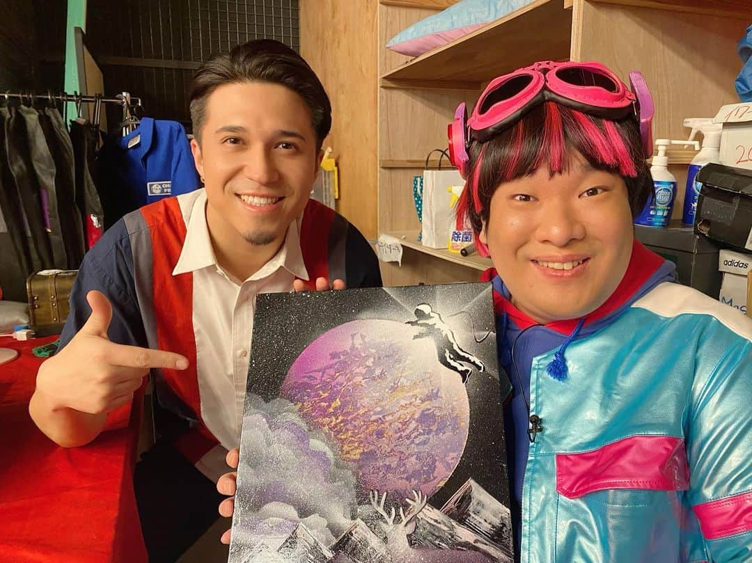岡崎体育のインスタグラム：「スバにぃが私をイメージして描いたスプレーアートをプレゼントしてくれた！めちゃ嬉しい！飾る！」
