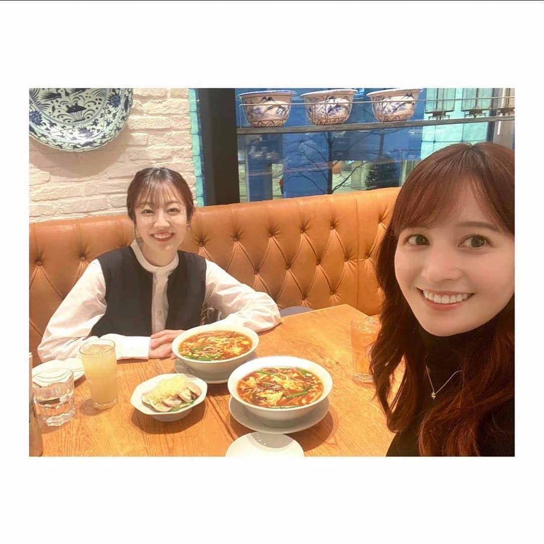 のインスタグラム：「* 滝さんと✨  実は 1つしか歳が変わらないんです☺️ なんだか新人時代に戻ったみたいで、楽しかった✨  ゆっくり話せる時間を一緒に過ごすと 幸せを感じます🍯♡  #滝さん　#2016年入社 #うしろ　#2017年入社」
