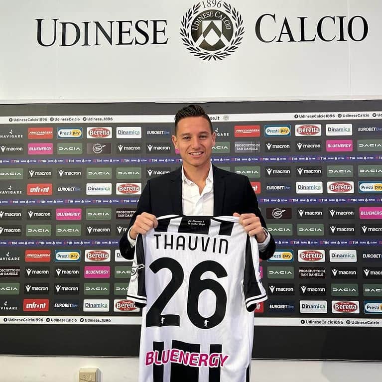 フロリアン・トヴァンのインスタグラム：「Fier de rejoindre @udinesecalcio ⚪️⚫️」