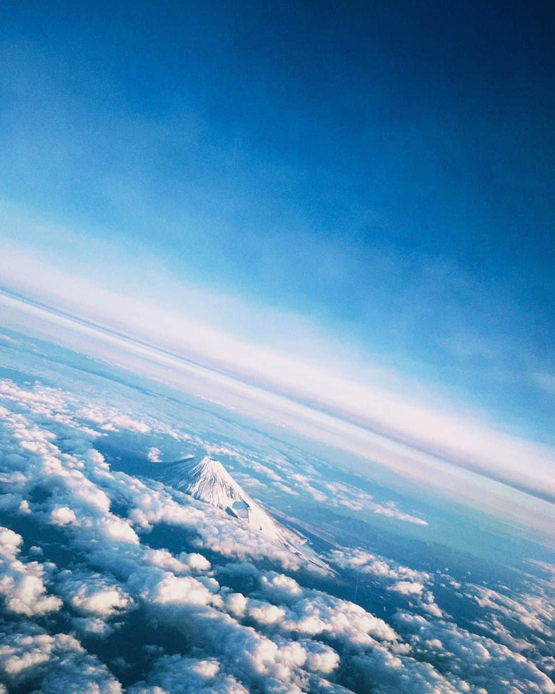 白石麻衣のインスタグラム：「🗻☁️❄️」