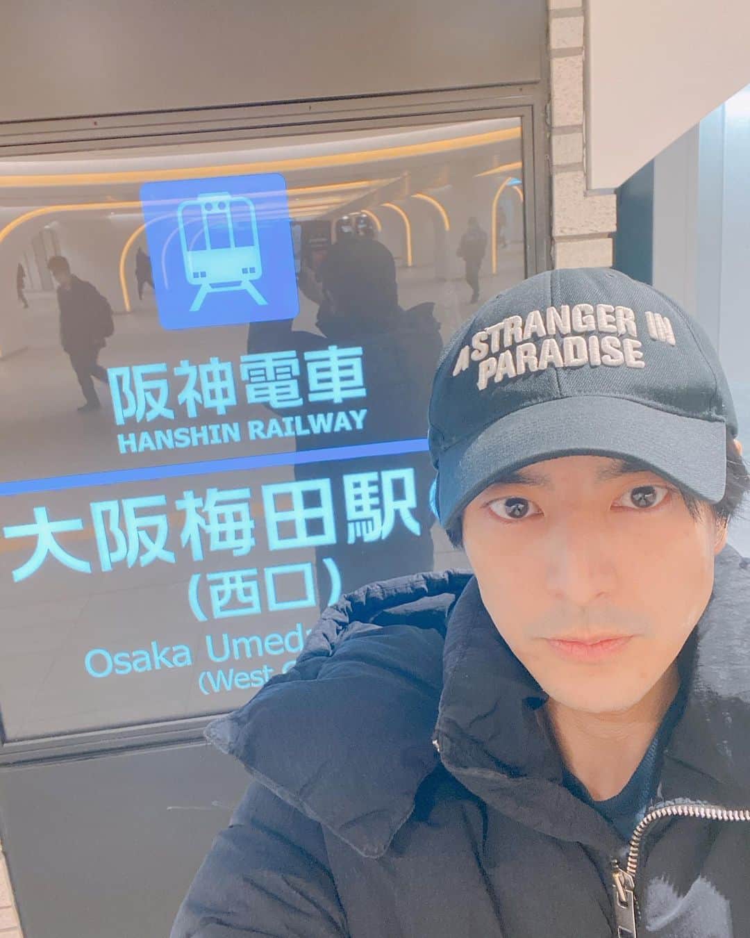 内田滋のインスタグラム：「またもや弾丸大阪。 よく使ってた阪神電車がめっちゃ綺麗になってたし、僕の知ってる大阪ではとっくに無くなってる。 大阪は喫煙のCafeやお店がいっぱい。 タバコ吸う人は嬉しいね。 インバウンドも多くて、ここは日本か？とよく思う。」