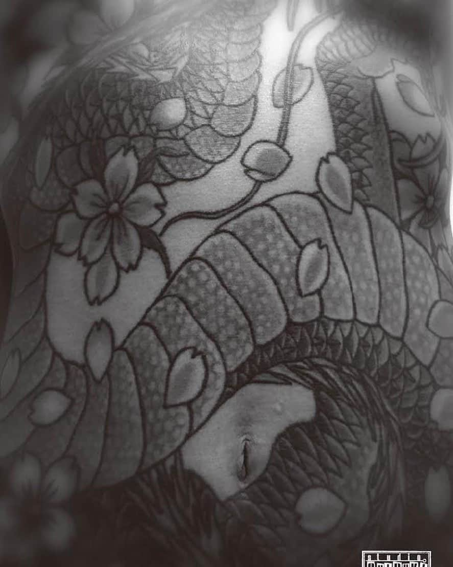 松田ゆう姫のインスタグラム：「@studio.shibuki   #パネル #モノクロ #桜 #彫右衛門 #游姫 #tokyo #tattoo #tattooart #monochrome #blackandwhite #cherryblossom #tattoomodel #tattoogirl #japanesetattoo #japanesegirl #shoot #shooting」